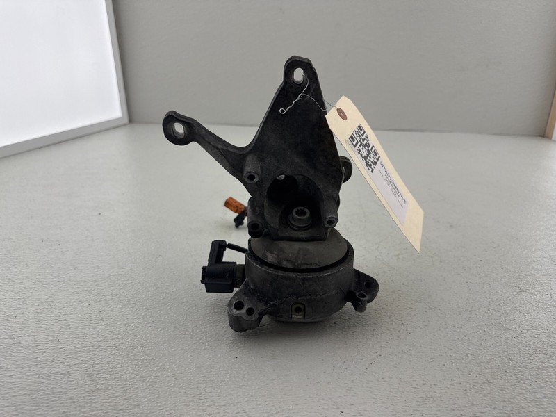 2015 - 2018 AUDI A8 ENGINE MOTOR MOUNT SUPPORT OEM
