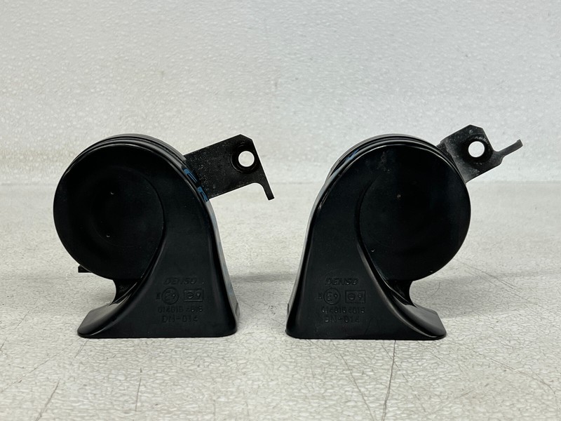 ⭐2004-2006 LEXUS LS430 FRONT HIGH AND LOW PITCH TONE SIGNAL HORN SET OEM LOT2604