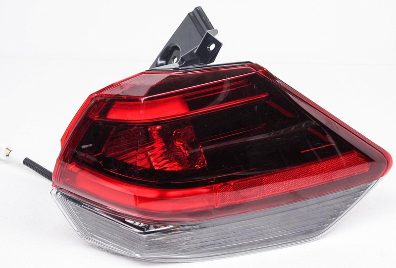 OEM Nissan Rogue Right Passenger Side LED Tail Lamp 26550-6FL0D - Lens Chipped