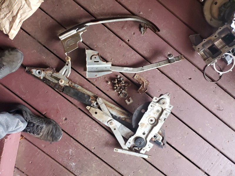 OEM 65 Cadillac Fleetwood driver SIDE back DOOR POWER WINDOW REGULATORtrack