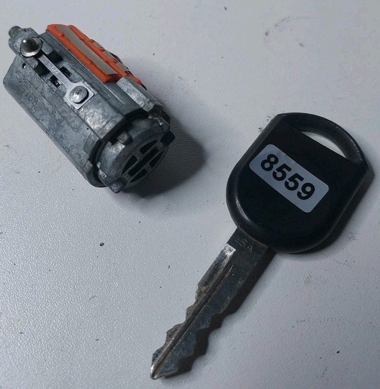 2000-2003 Mercury Sable Ignition Cylinder w/ 1 Key XL24-11A127-AA OEM