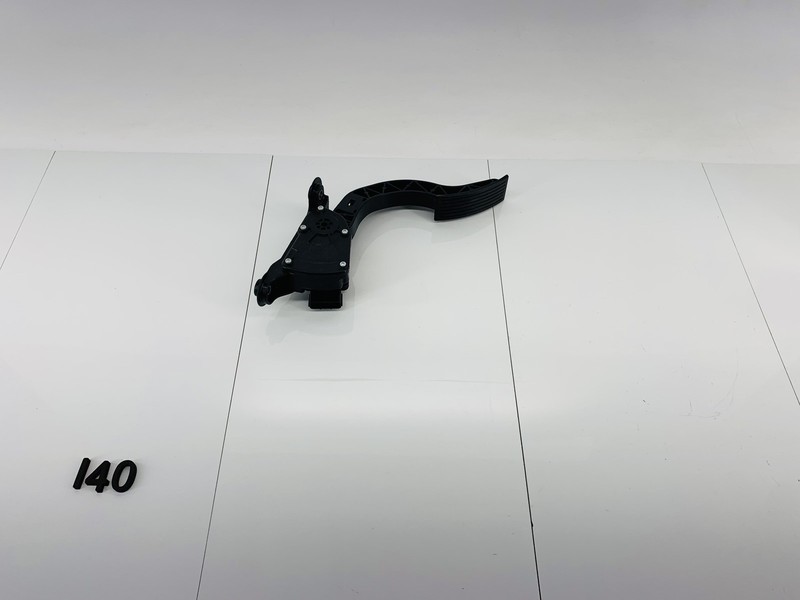11-13 KIA SORENTO 2.4L GASOLINE ENGINE MOTOR ACCELERATOR THROTTLE GAS PEDAL OEM