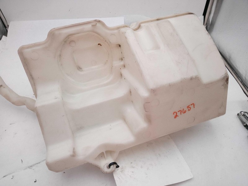 Used Washer Fluid Reservoir fits: 2015 Volvo XC60 XC60 w/o headlamp washers Grad