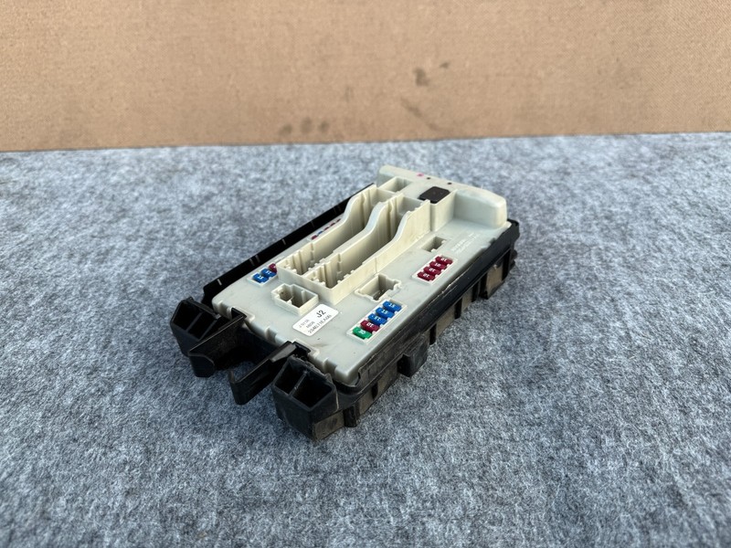NISSAN 370Z 2009-2017 OEM ENGINE BAY ROOM FUSE RELAY JUNCTION BOX BLOCK ASSY