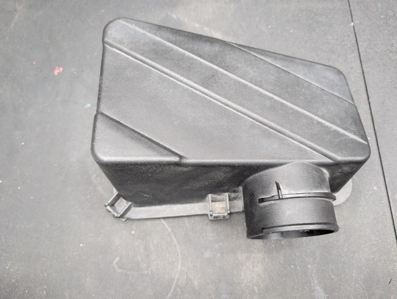 Air Cleaner Upper Cover 2018 Kia Stinger 28110-J5300 2019 2020 2021 2022 2023