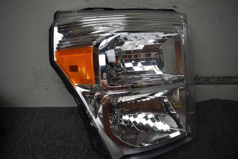 2011-2015 FORD F-250 SUPER DUTY RIGHT SIDE HEADLIGHT FACTORY OEM
