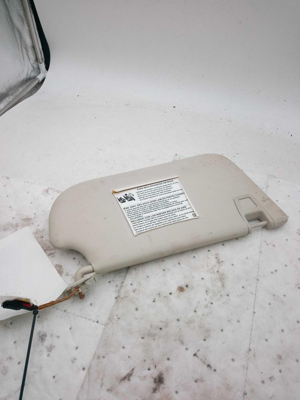 2015 Ford Focus White Sun Visor OEM Used 4DR SED 95000 Miles 46011