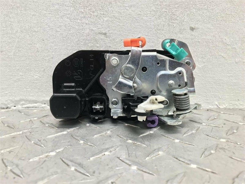 2007 CHRYSLER TOWN AND COUNTRY DRIVER FRONT POWER LOCK ACTUATOR OEM