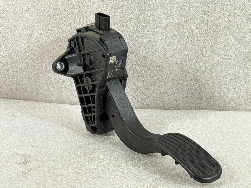 2018 TOYOTA CHR Gas Pedal Throttle Accelerator Sensor 78110-f4010 #015