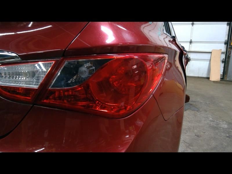 Passenger Tail Light VIN B 8th Digit Lid Mounted Fits 11-14 SONATA 1313643