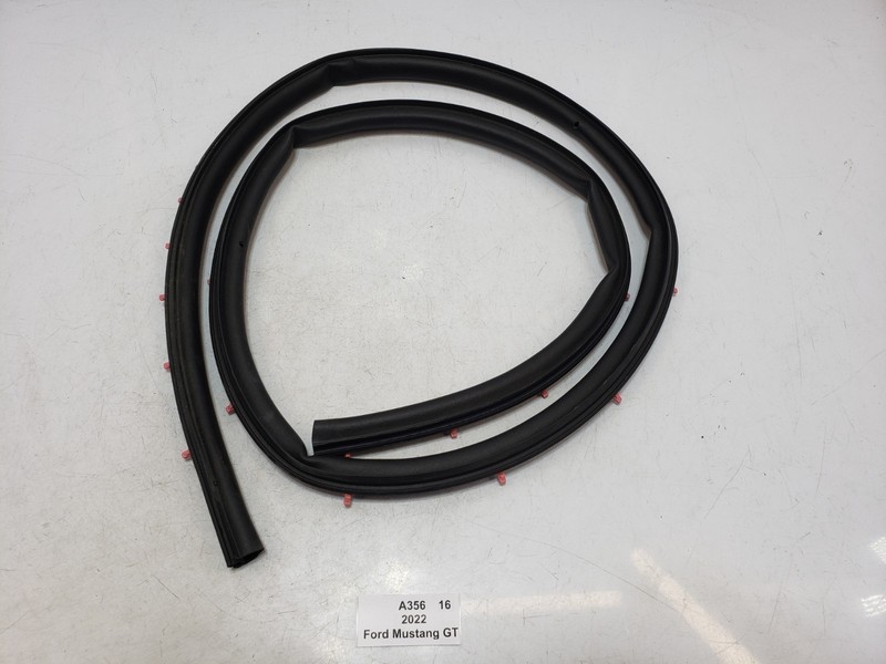 ✅ 15-23 OEM Ford Mustang GT Front Left Side Door Upper Belt Seal Rubber 7k