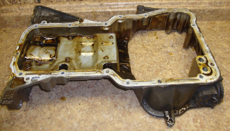 2005 Nissan Altima 2.5S 2.5 L S SL Engine Oil Filter Cover Case Casing Oil Pan