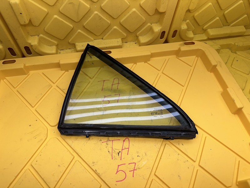 2016 TOYOTA CAMRY OEM RIGHT REAR DOOR WINDOW VENT GLASS W/RUBBER SEAL 6818806130