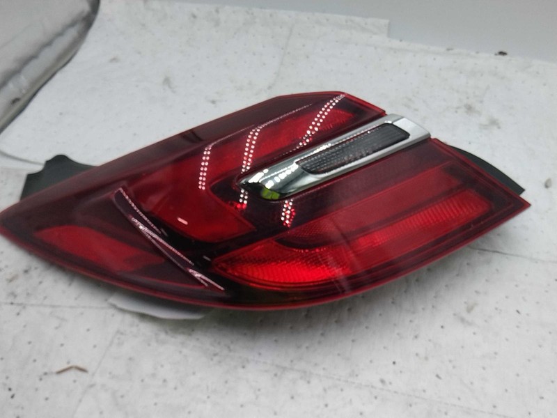 2017 Buick Regal Left Tail Light Assembly White OEM 710773 76K Mileage
