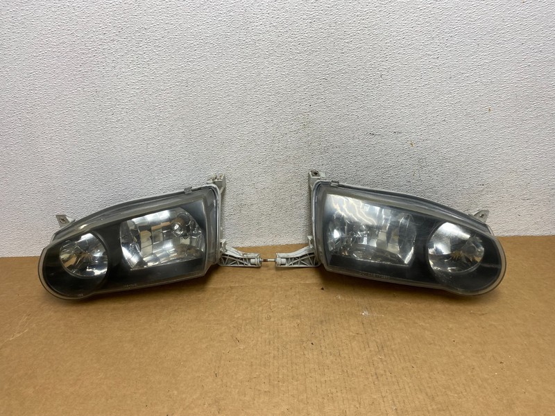 2001-2002 Toyota Corolla Left+Right Side Halogen Headlights OEM AD4483 DW