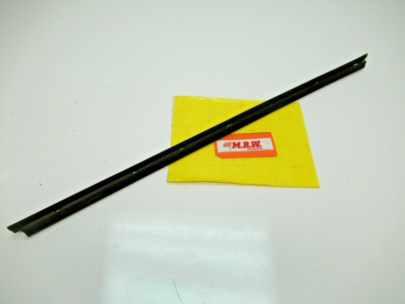 DOOR PANEL GLASS WINDOW SEAL TOP INNER RIGHT PASSENGER for 00 01-05 MR2 SPYDER