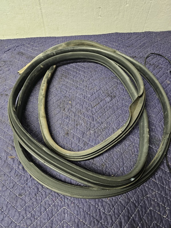 Ford E-150 E-250 E-350 ESD RH Passenger Side Load Door Seal OEM