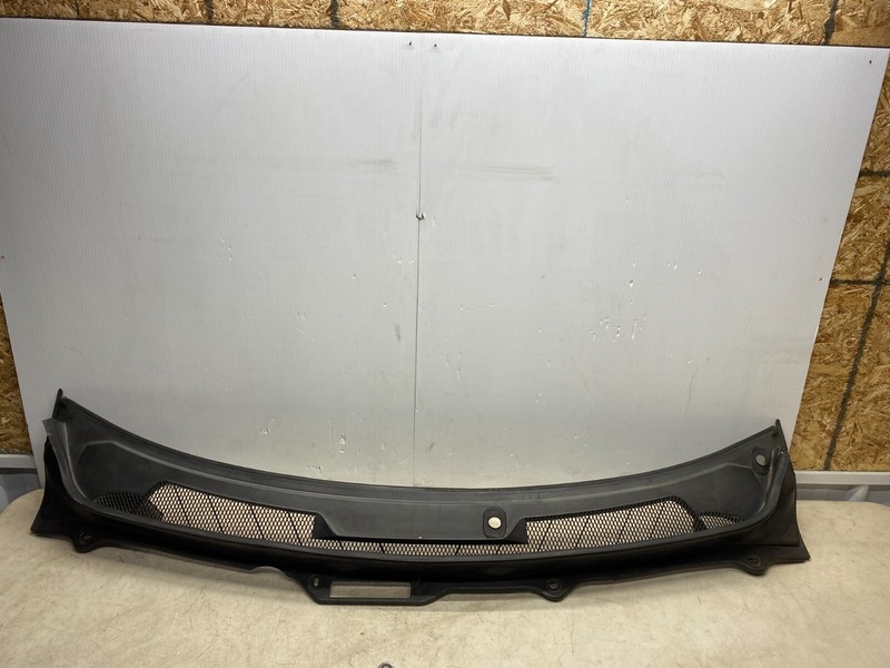 2003-2006 VOLVO XC90 FRONT WINDSHIELD WIPER COWL PANEL TRIM OEM