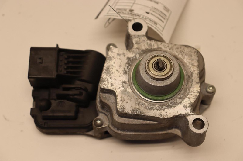 2015-2018 PORSCHE MACAN S 3.0L TRANSMISSION TRANSFER CASE ACTUATOR MOTOR OEM