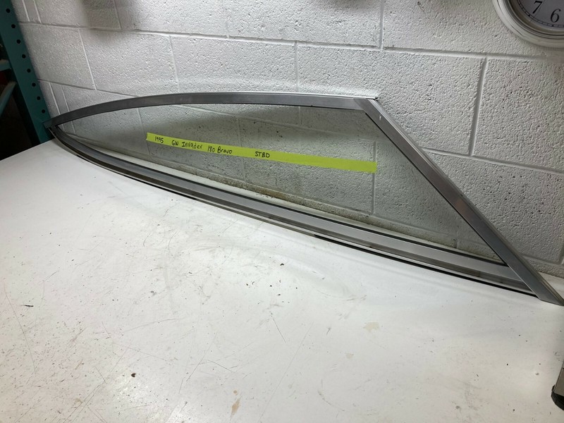 Z7 199 GW Invader Bravo 180 Boat Windshield Driver Starboard Right