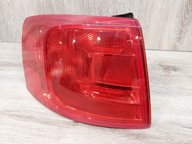 2011-2014 VOLKSWAGEN SEDAN TAIL LIGHT LEFT DRIVER 5C6 945 095D