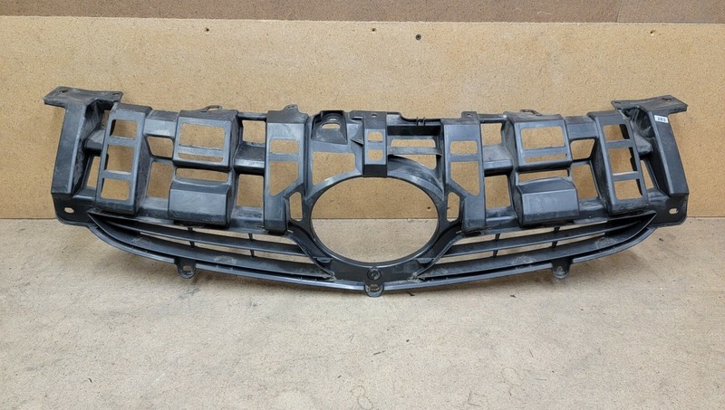 2010 - 2011 Toyota Prius HATCHBACK Front Upper Grille 5311147020 OEM *