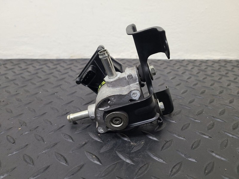 06-09 Lexus RX400H Hybrid 3.3L V6 Oil Cooler Pump OEM 35300-48010