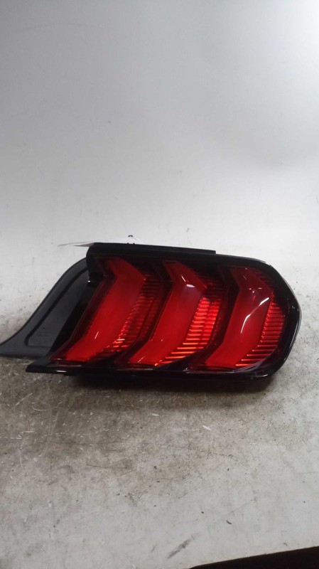 2018 Ford Mustang Right Tail Light Assembly Red Used OEM 7906957 128K Miles
