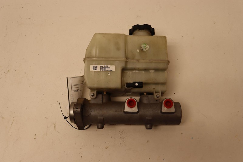 2020-2021 CHEVY SILVERADO 2500HD BRAKE MASTER CYLINDER W/ RESERVOIR OEM