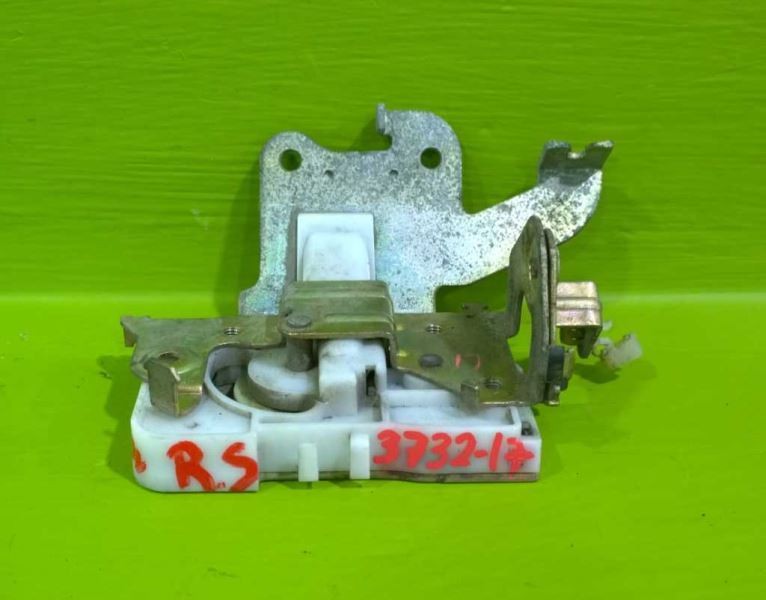 00 01 MPV PASSENGER RIGHT SLIDING DOOR LOCK LATCH OEM 3732-17