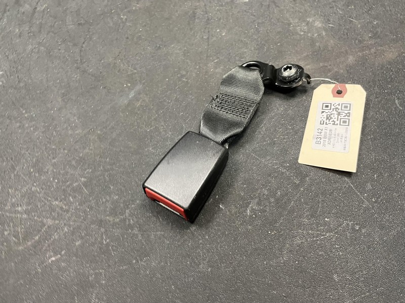 Rear Seat Center Belt Buckle 2018 BMW X1 72117215708 2019 2020 2021 2022