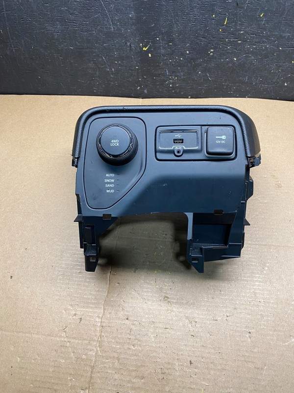 2015-2018 Jeep Renegade Center Console Front Lower AUX USB DC Power Oem Q9532 DG