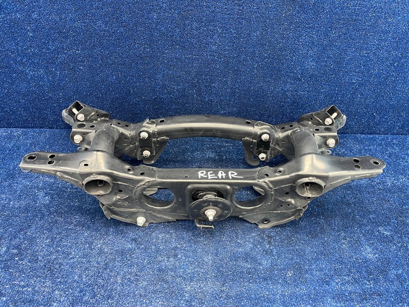 2018 - 2021 LEXUS NX300 2.0L REAR SUSPENSION SUBFRAME CROSSMEMBER OEM