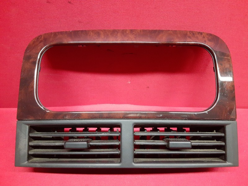 2001 - 2004 Jeep Grand Cherokee Instrument Panel Radio Vent Bezel55116479AB