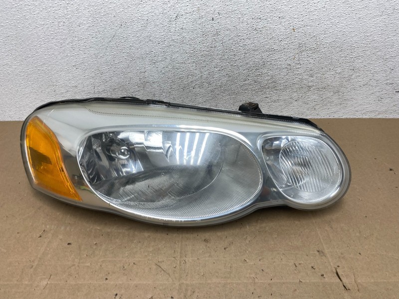 2004 2005 2006 Chrysler Sebring Right Passenger Side Halogen Headlight AE5950 DW