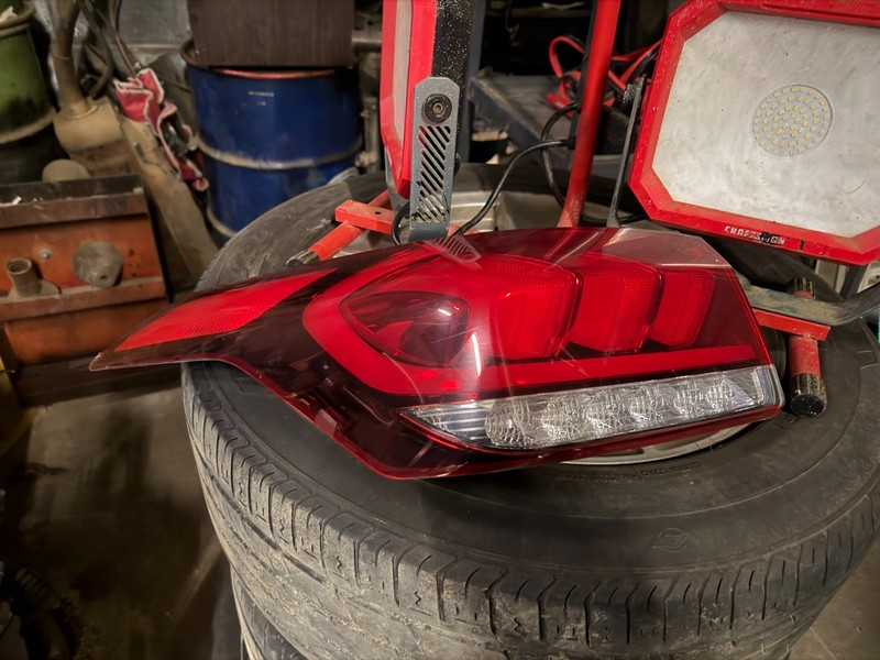 15-17 HYUNDAI GENESIS & G80 LH LED TAILLIGHT TAIL LIGHT ASSEMBLY - DRIVER SIDE