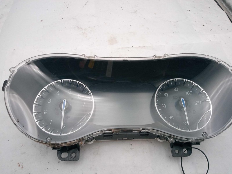 2017 Chrysler Pacifica Speedometer Gauge OEM Red 3.5 Screen 67K Miles