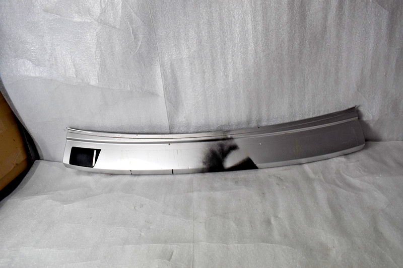 2014 2015 2016 Volvo XC60 Rear Bumper Molding Step Pad Plate 31323776 OEM *