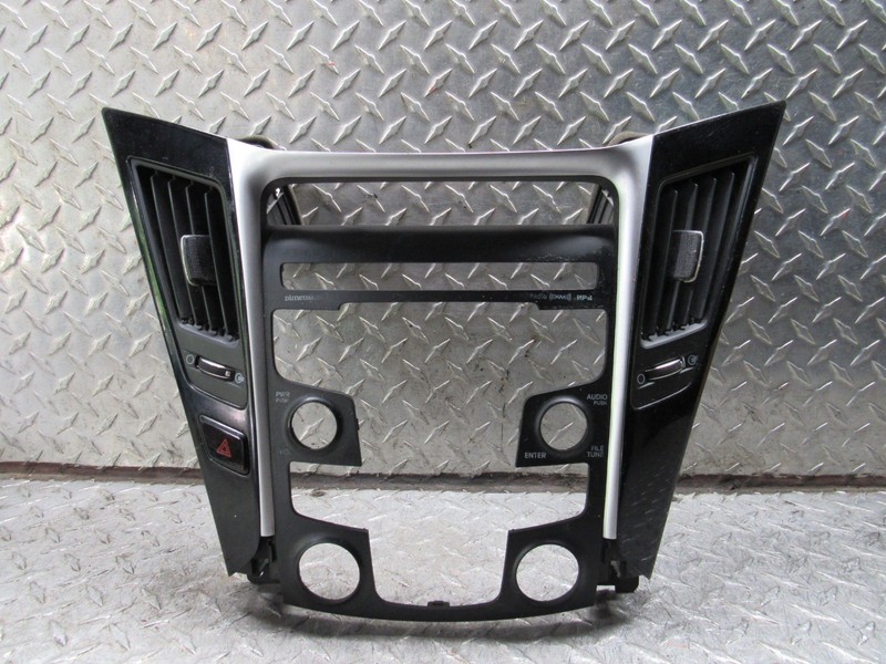 2011-2013 HYUNDAI SONATA DASH RADIO CLIMATE CONTROL BEZEL TRIM W/AIR VENT