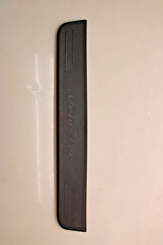 2012-2015 Hyundai Veloster Turbo Passenger Right Front Scuff Pad 85885 2V000