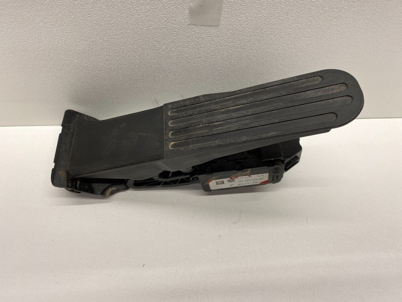 2010-2014 VOLKSWAGEN JETTA WAGON GOLF GAS THROTTLE ACCELERATOR PEDAL ASSEMBLY