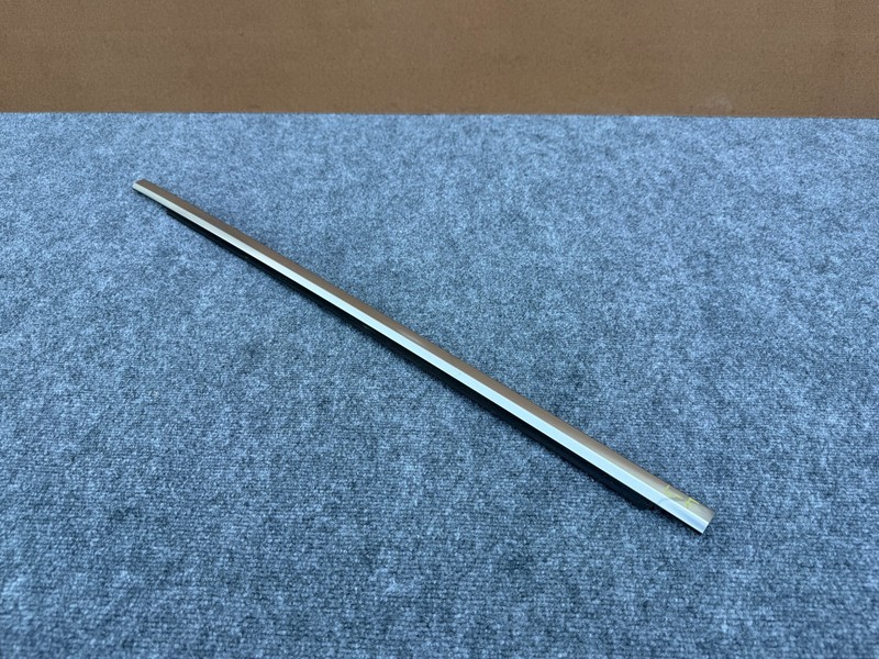 HYUNDAI GENESIS SEDAN & G80 15-20 OEM FRONT LEFT CHROME CENTER DOOR MOLDING TRIM