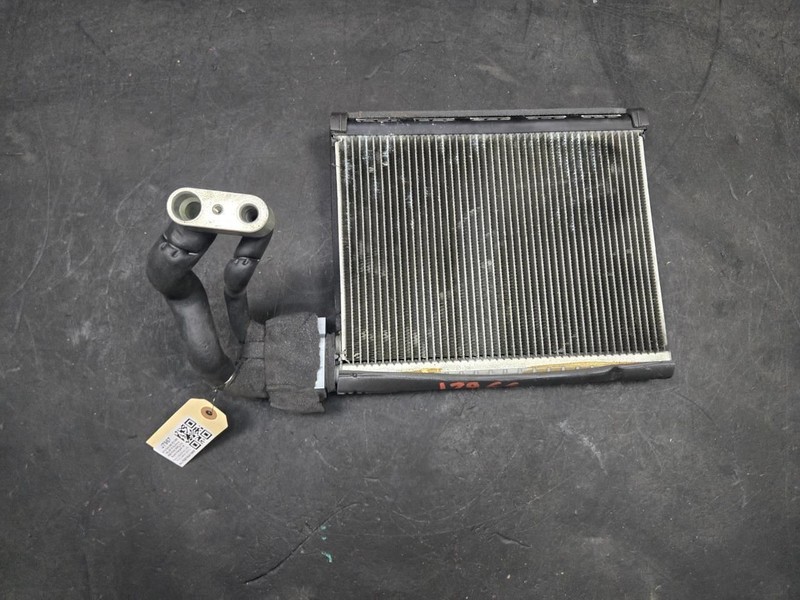 A/C Evaporator Core 2018 Range Rover Velar LR093043 2019 2020 - 2022