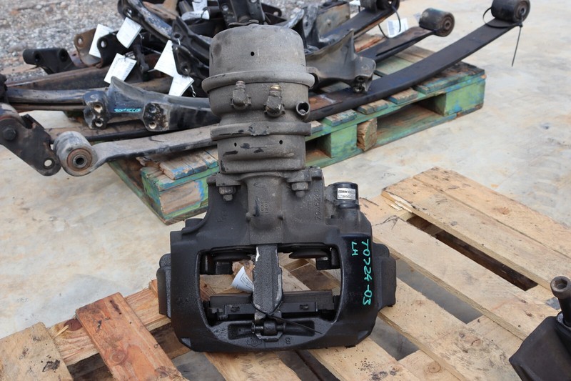 17-24 FREIGHTLINER CASCADIA 126 LEFT SIDE BENDIX AIR BRAKE CALIPER Z035248 OEM