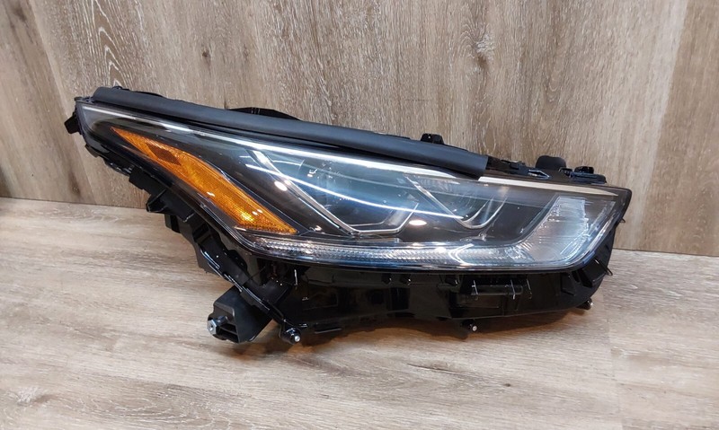 2020-2023 TOYOTA HIGHLANDER HEADLIGHT RIGHT PASSENGER ASSY OEM