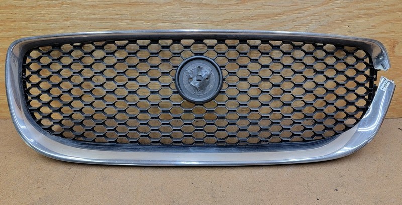 2016 - 2018 JAGUAR XE Front Bumper Upper Grille Chrome ( BROKEN) Mesh OEM