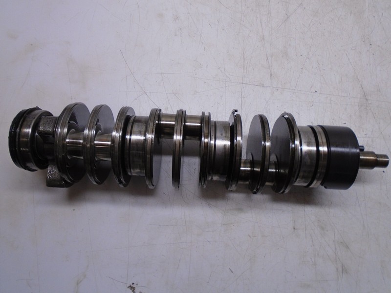Z5 Evinrude 150hp Outboard Crankshaft 438930 0438930