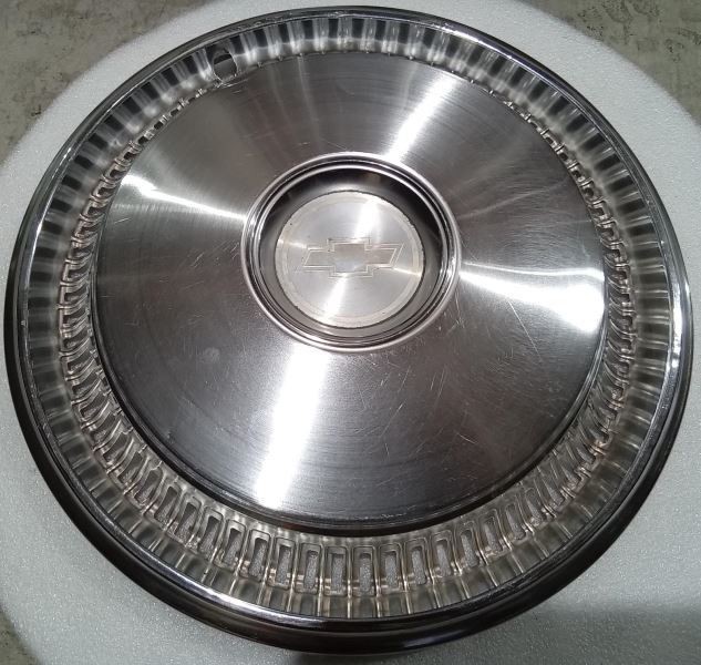 1973-1974 Chevrolet Chevelle Camaro Nova 14" Hubcap bowtie center 03997992