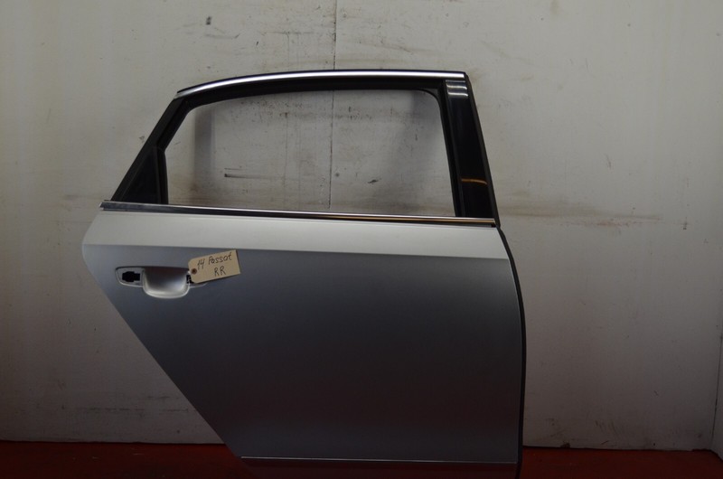 12-18 VOLKSWAGEN PASSAT REAR RIGHT PASSENGER SIDE DOOR SHELL SILVER OEM