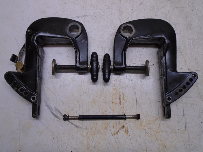 CG2 Mercury 7.5hp Outboard Port/Stbd Clamps w/ Stud 1467-4426A1 1468-4427A1